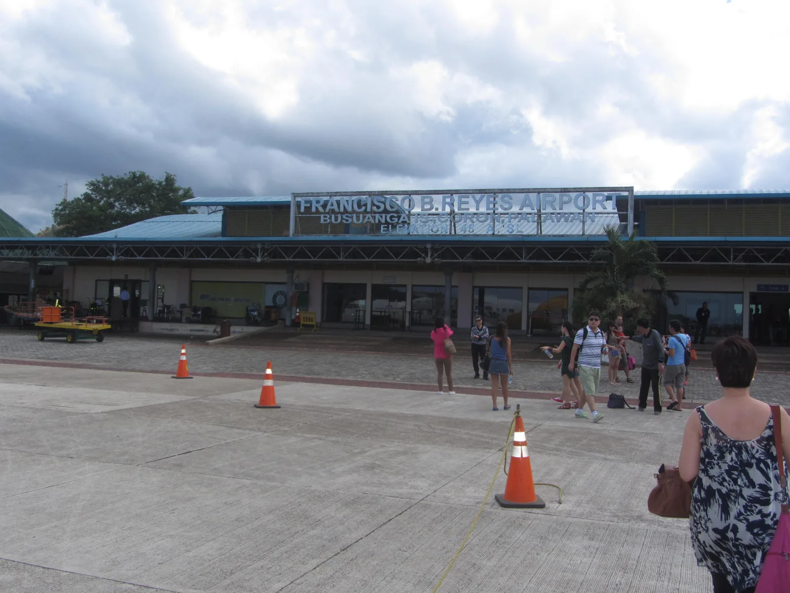 The terminal building of Francisco B. Reyes Airport on Busuanga, arriving passengers walking across the apron